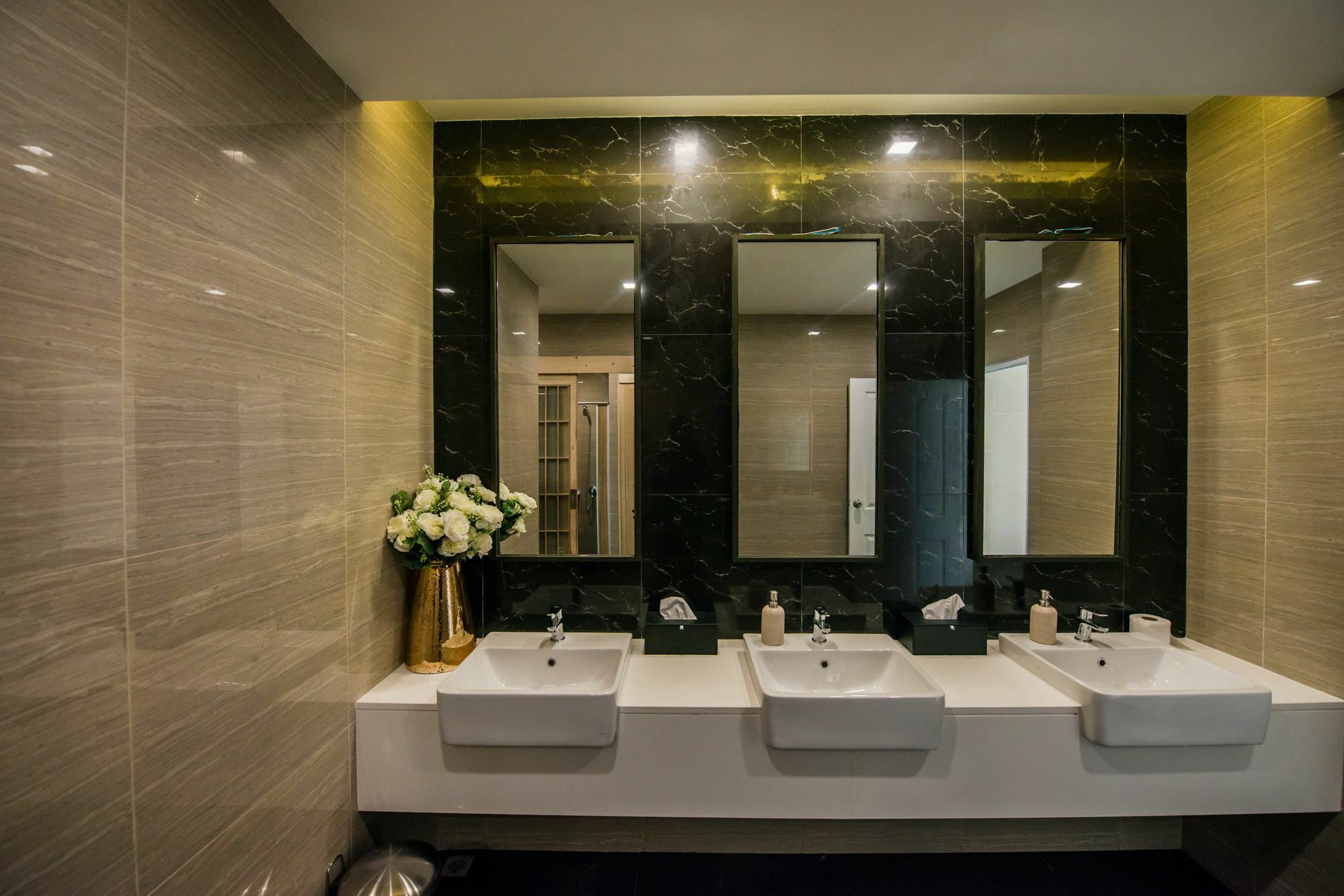 סי ראצ'ה Knightsbridge The Ocean Sriracha By Crown Residence מראה חיצוני תמונה